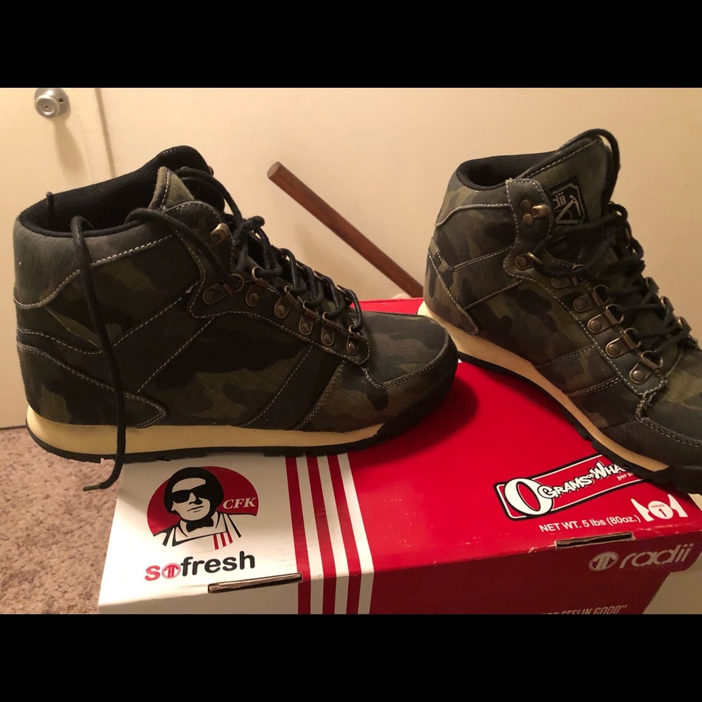 Shoes - Picture 3 of 3